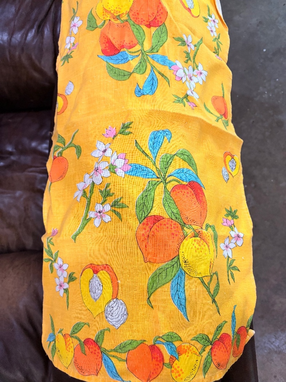 🍑 VTG 1970s Peach Fruit Linen Yellow Retro Botanical Kitchen Summer